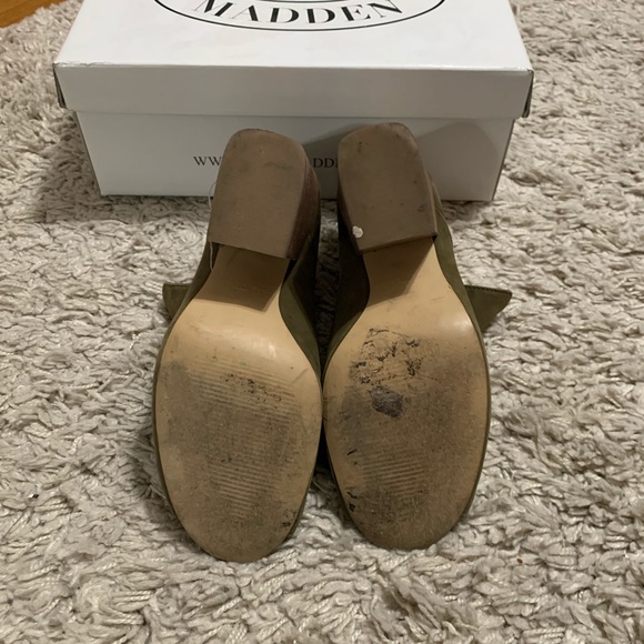 Steve Madden Block Heeled Tristy Bootie - Picture 5 of 5